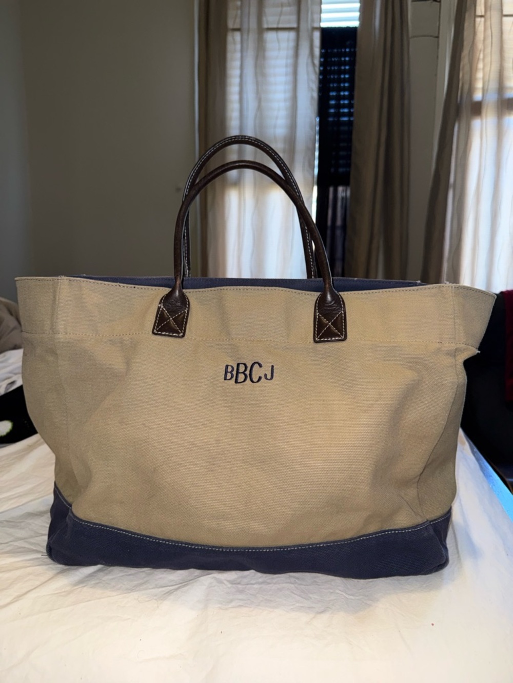 ‼️Rare print Lands End medium Zip tote - Picture 2 of 10